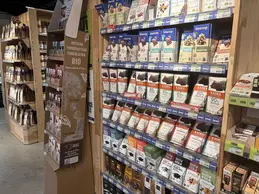693-biocoop-pont-de-beauvoisin-porte-de-savoie-magasin-alimentation-bio-chocolat-tablette-commerce-equit.webp